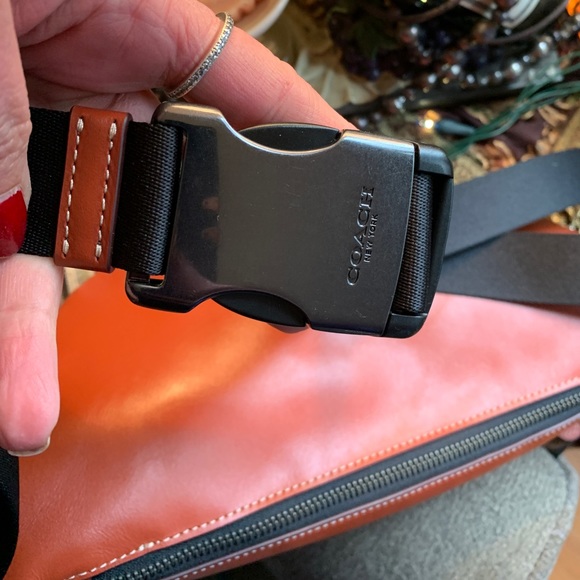 Authentic COACH Leather/Signature coated canvas Peanut Disney beltbag UNISEX - Picture 9 of 13